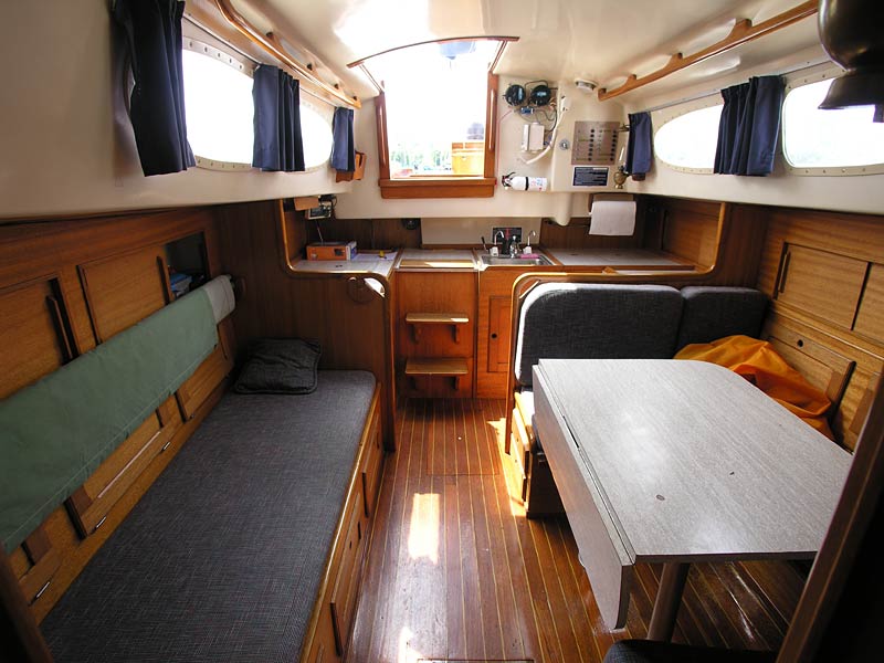 Catalina 400 aft stateroom with island bed - click for larger image