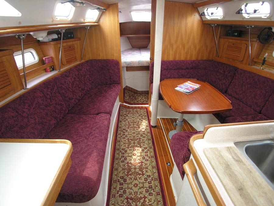Click for larger view of Beneteau 281 salon