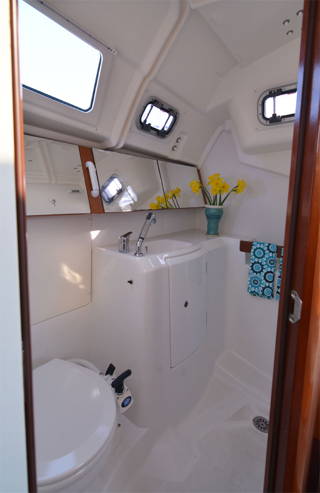 Beneteau 34 head