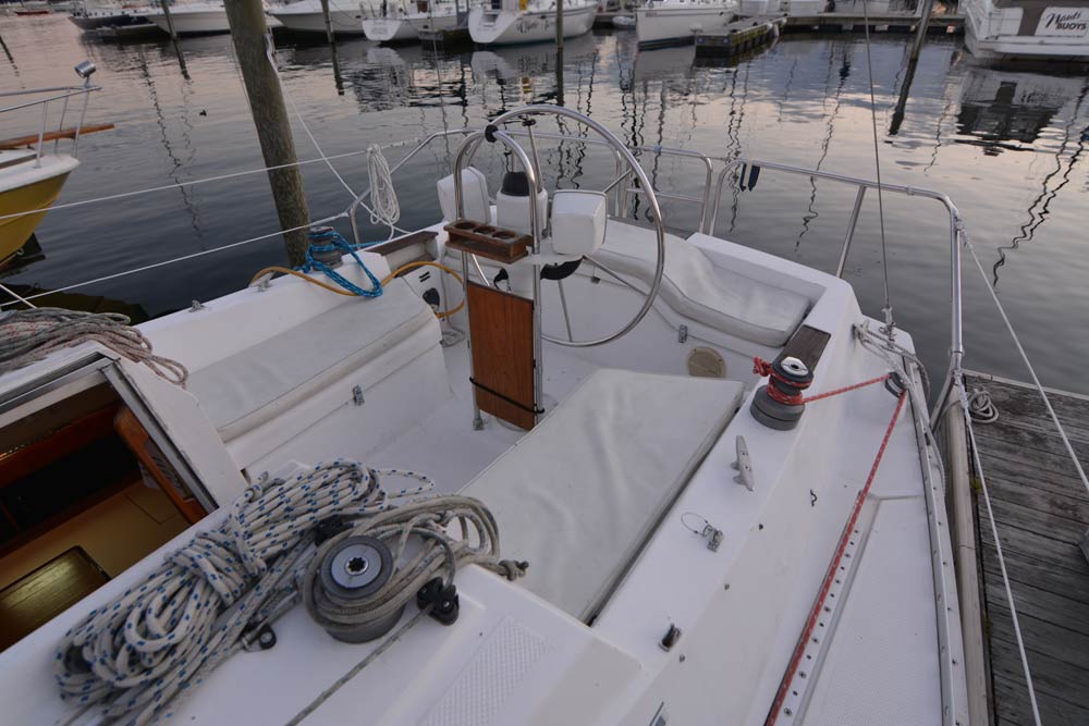1984 Hunter 31 cockpit